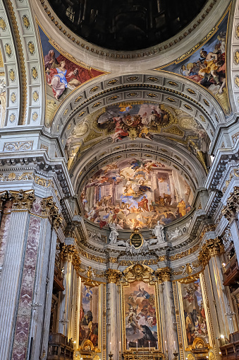 Pinturas pintadas en el techo de una iglesia católica, San Ignacio de Loyola en Roma, Italia photo