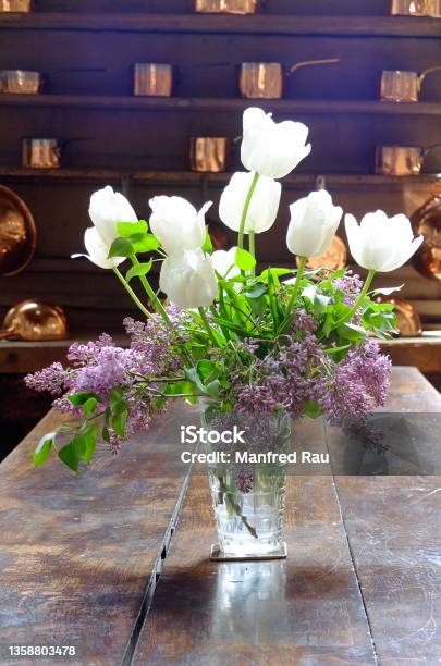 Bouquet Of Flowers On The Table Blumenstrauß Auf Dem Tisch Stock Photo - Download Image Now