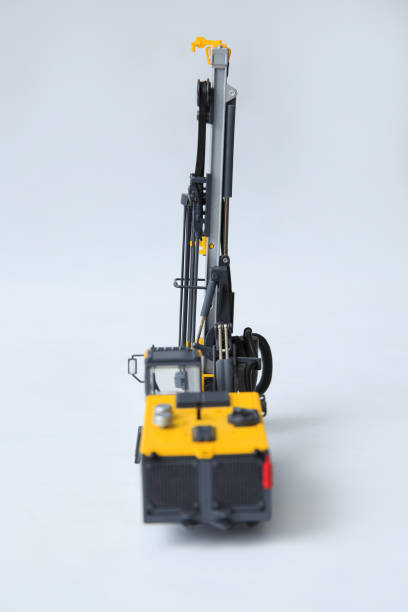 Drilling machine for contour drilling of boreholes for blast preparation in the quarry. The layout of a small quarry drilling rig on a white background. perforador, agujero, explosión, exploración, mineral, profundo, plataforma, pilotaje, geología, roca, fabricación, construcción, bloque, pozo, mineral, soleado, polvo, trituradora, mina, fábrica, negocio, cantera, superficie, trabajo, fósil, tritura