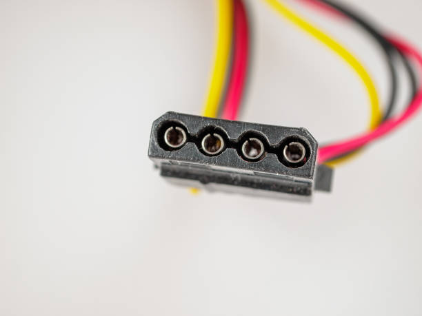 4-pin power connector for all PATA hard disk drives and optical disk drives, peripherals and case fans, selective focus, plug