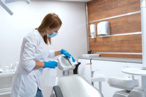 Nurse disinfect dental chair in stomatology clinic Control of epidemic, infection and virus prevention. Nurse working in stomatology clinic, disinfect dental chair with sanitizer after each patient, wipes work surfaces in cabinet surface disinfection stock pictures, royalty-free photos & images