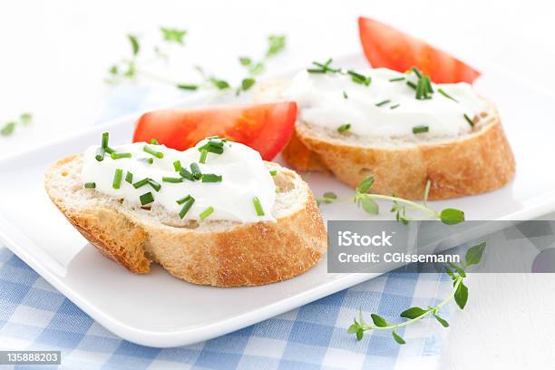 Baguette Und Frischkäse Stockfoto und mehr Bilder von Brotsorte - Brotsorte, Käse, Schmierkäse