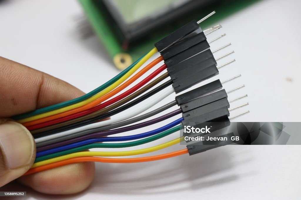 Conectores De Cables Jumper Tipo Macho Utilizados En Proyectos De Placas De Desarrollo Para Establecer La Conexión Entre Componentes Electrónicos Foto de stock y banco imágenes de Ordenador -
