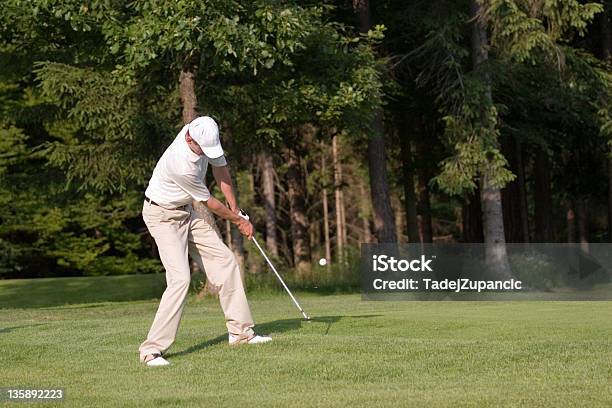 Golfista Cincelar El Green Foto de stock y más banco de imágenes de Golf - Golf, Tiro corto, Actividades recreativas