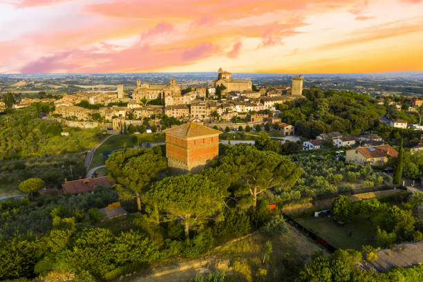Lucignano town in Tuscany from above Evening sunset photo of small historic town Lucignano in Tuscany from above along with old Medici fort tower, Italy cortona stock pictures, royalty-free photos & images