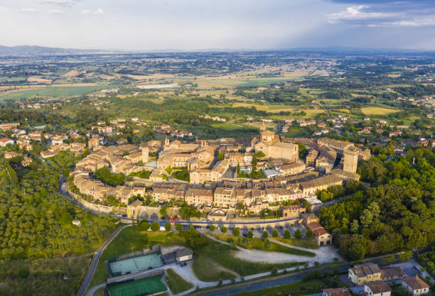 Lucignano town in Tuscany from above Evening photo of small historic town Lucignano in Tuscany from above along with old Medici fort tower, Italy cortona stock pictures, royalty-free photos & images