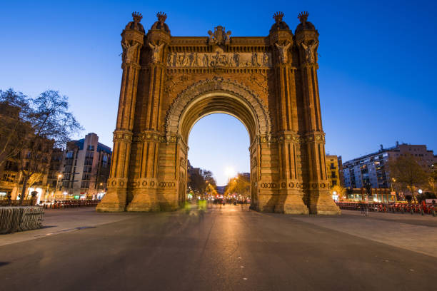 istock Triumph Arch in Barcelona at dusk 1358927939