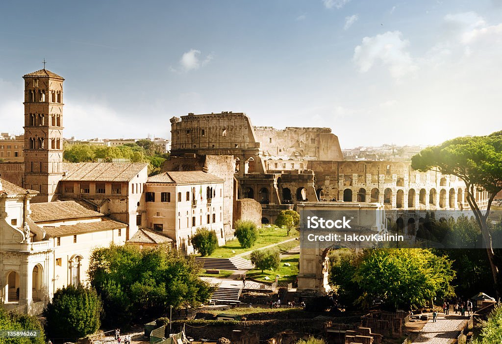 Colosseo di Roma, Italia - Foto stock royalty-free di Albero