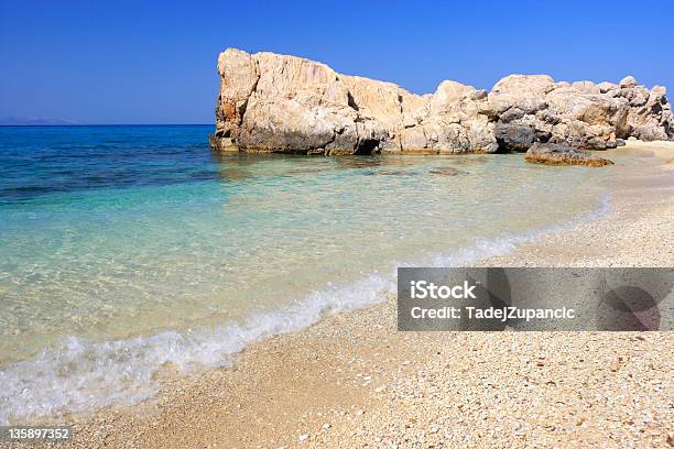 Foto de Lonely Praia e mais fotos de stock de Areia - Areia, Azul Turquesa, Beleza natural - Natureza