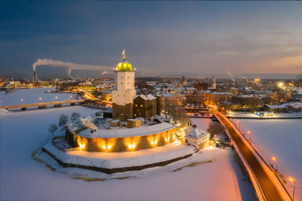 winter vyborg am abend bei sonnenuntergang. - viborg stock-fotos und bilder