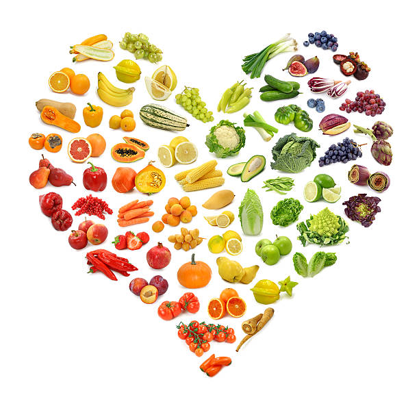herzen von obst und gemüse - vegetable fruit rainbow variation stock-fotos und bilder