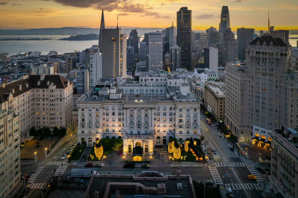 vista aerea del fairmont hotel e nob hill - nob hill foto e immagini stock