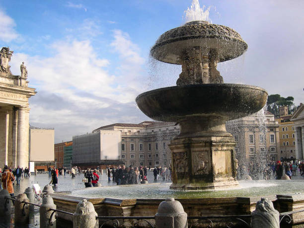 plac św. piotra i bazylika w rzymie włochy ze wspaniałymi fontannami jest zawsze zajęta - statue architecture st peters basilica vatican zdjęcia i obrazy z banku zdjęć