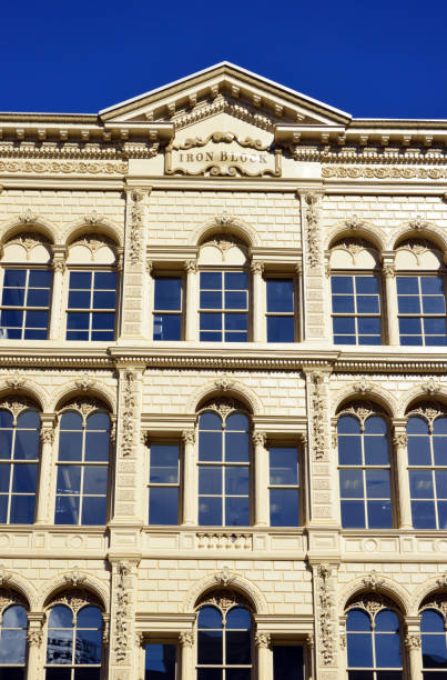 iron block building (1860) - facade with palladian windows, milwaukee, wisconsin, usa - palladian imagens e fotografias de stock