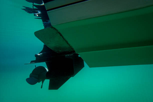 outboard propeller of a speed boat underwater in dublin bay - outboard motor imagens e fotografias de stock