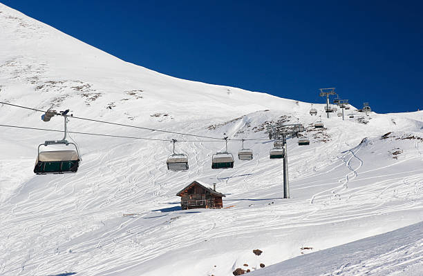 горнолыжный подъемник - dolomites ski lift winter ski track стоковые фото и изображения