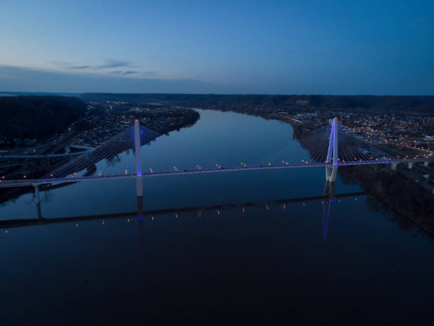 ironton-russell-brücke - ohio river valley stock-fotos und bilder