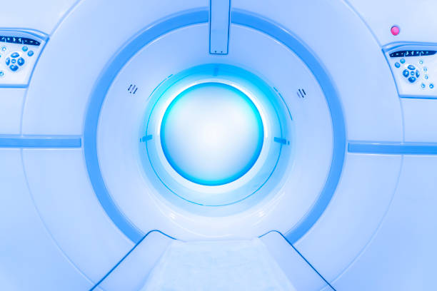 mri, magnetic resonance imaging tunnel - claustrophobic imagens e fotografias de stock