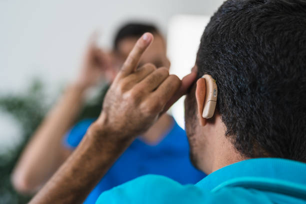 a deaf man with his back turned - sign language imagens e fotografias de stock