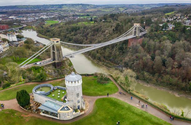 висячий мост в клифтоне в бристоле - bristol england county of bristol clifton suspension bridge bridge стоковые фото и изображения