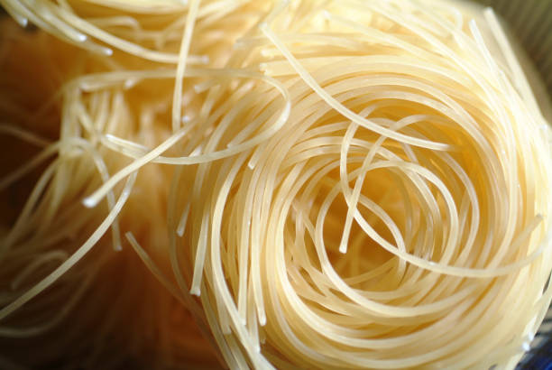 italienische küche. - pasta raw traditional culture heap stock-fotos und bilder