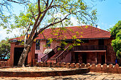 bau-des-alten-verlassenen-gef%C3%A4ngnisses-auf-der-insel-prison-sansibar-in-tansania.jpg?b=1&s=170x170&k=20&c=espP5hw7UXgbeU6_A3nluGQVoGmQ74bbqsjfTLfIHeU=