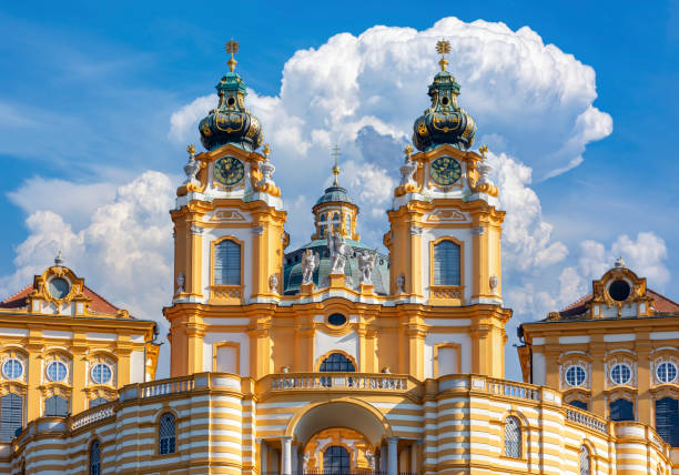 メルク修道院 ワッハウ渓谷, オーストリア - architecture blue building exterior cathedral ストックフォトと画像