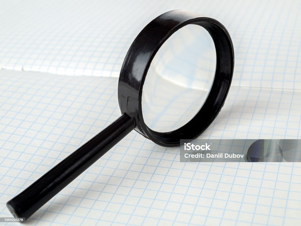 magnifying glass, an optical system consisting of one or more lenses and designed to magnify and observe small objects located at a finite distance, selective magnifying glass, an optical system consisting of one or more lenses and designed to magnify and observe small objects located at a finite distance, selective focus Analyzing Stock Photo