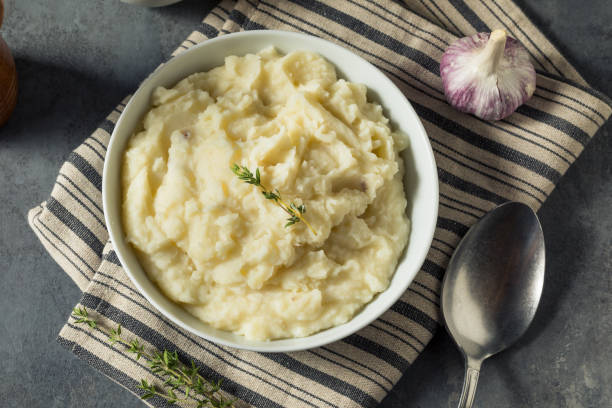 istock Creamy Homemade Garlic Mashed Potatoes 1359236702