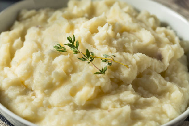 istock Creamy Homemade Garlic Mashed Potatoes 1359236706