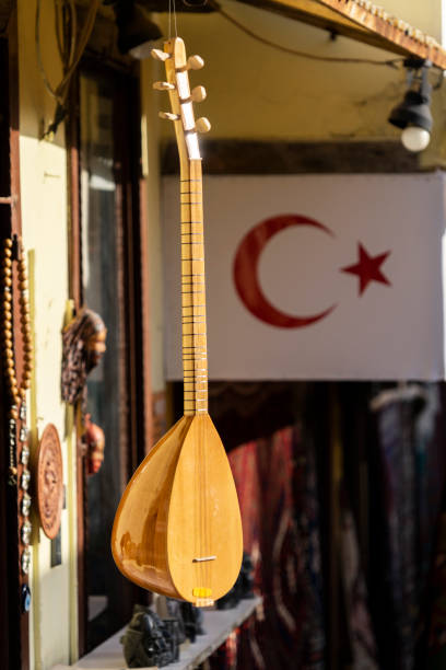 Saz and turkish flag Musical instrument hanging in front of shop sedge stock pictures, royalty-free photos & images