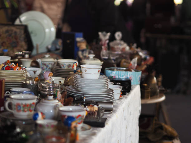 antyczny bazar i stare rzeczy - antique photo zdjęcia i obrazy z banku zdjęć