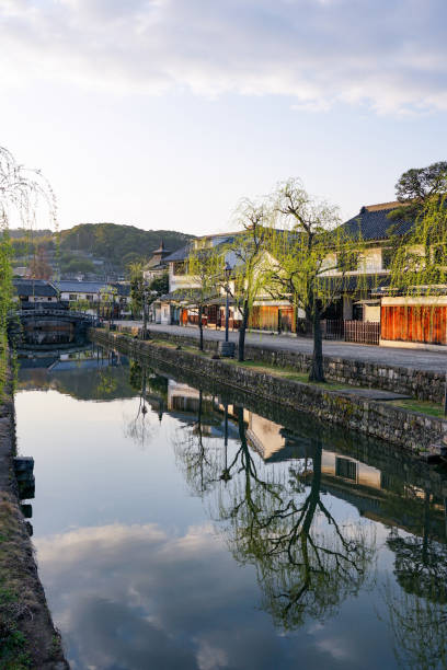 istock On a spring morning, the quiet Kurashiki Bikan Historical Quarter (Kurashiki River) 1359308123