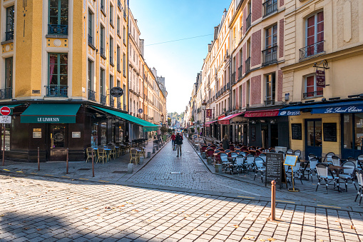 In rue Satory, Versailles you’ll find many goor restaurants and bars.