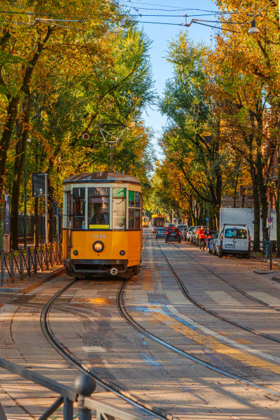 mailand straße mit alter orangefarbener straßenbahn am novembertag, italien. - milan italy cable car old italy stock-fotos und bilder