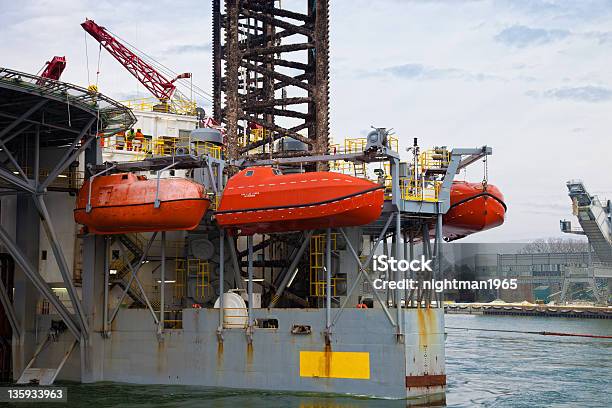 Baleeiras Salvavidas Reg - Fotografias de stock e mais imagens de Assistência - Assistência, Barco Salva-vidas, Bomba Petrolífera