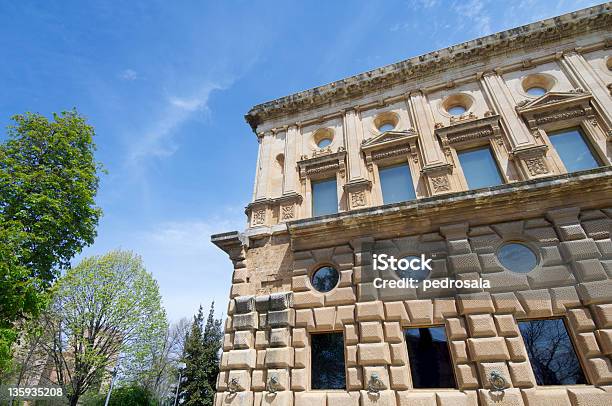 Фасад — стоковые фотографии и другие картинки Карл Габсбург - роялти - Карл Габсбург - роялти, Альгамбра - Испания, Андалусия