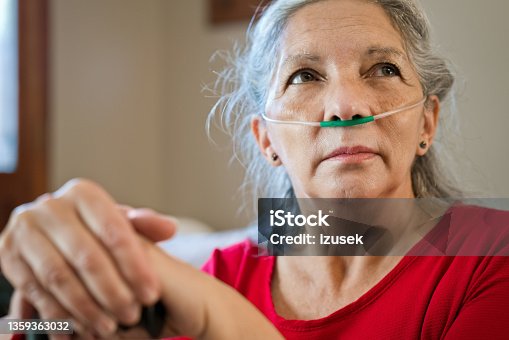 istock Senior woman receiving oxygen 1359363032