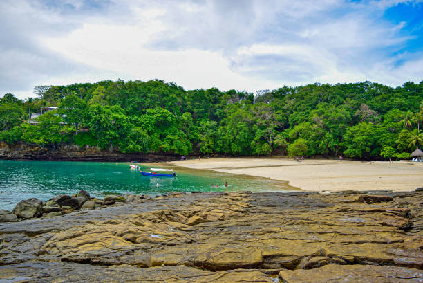 executive beach in isla contadora, archipielago las perlas, panama - panama fotografías e imágenes de stock