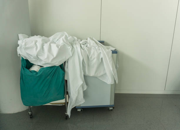 medical staff transferring a pregnant woman to the delivery room