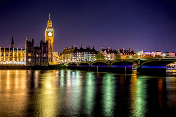 биг-бен и здание парламента, лондон - big ben isolated london england england стоковые фото и изображения