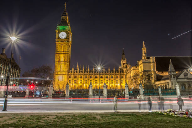 биг-бен и здание парламента, лондон - big ben isolated london england england стоковые фото и изображения