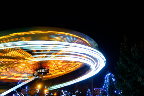 遊園地で夜に。 - ferris wheel wheel blurred motion amusement park ストックフォトと画像