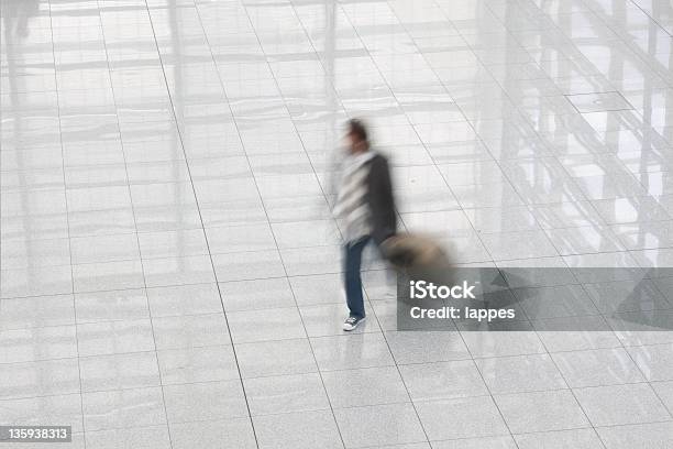 Commuter Movimiento Borroso Foto de stock y más banco de imágenes de Actividad - Actividad, Aeropuerto, Agilidad