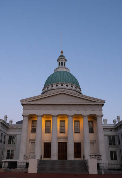 istock The Old Courthouse, St. Louis, Missouri, at Dawn 1359412529
