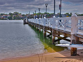 pier-erstreckt-sich-in-die-concord-bay-am-sydney-harbour-nsw-australien.jpg?b=1&s=170x170&k=20&c=-SRBToFRQBbSHt-0h1GIinIR_ELetffVeuJplqBgCXA=