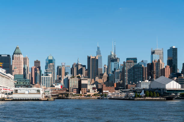New York City skyline from New Jersey over the Hudson River with the skyscrapers of the Hudson Yards district at day time. Manhattan, Midtown, NYC, USA. A vibrant business neighborhood New York City skyline from New Jersey over the Hudson River with the skyscrapers of the Hudson Yards district at day time. Manhattan, Midtown, NYC, USA. A vibrant business neighborhood major us cities stock pictures, royalty-free photos & images