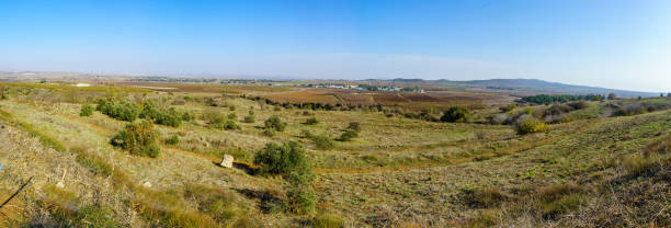 panorama da paisagem de golan heights, e da fronteira com a síria - qunaitira - fotografias e filmes do acervo