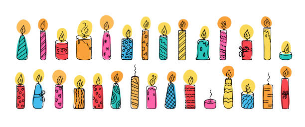 ilustraciones, imágenes clip art, dibujos animados e iconos de stock de juego de velas doodle. decoración para fiesta de cumpleaños o cena romántica para san valentín.colección festiva dibujada a mano a la luz de las velas con mecha y cera. elementos de colores para crear una atmósfera especial. - vela de cumpleaños