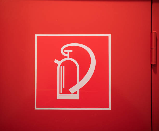 fire extinguisher symbol on a red fire extinguisher cabinet in the basement. - 滅火筒標誌 個照片及圖片檔